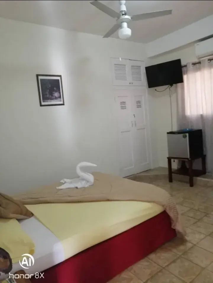 Vedado. Plaza de la Revolución. La Habana, Todo enmarcado en la parte céntrica del Vedado, una zona tranquila, segura, cercana a vías principales, hoteles, hospitales. Reservas online, Casa Carlos-Ede Room 1.