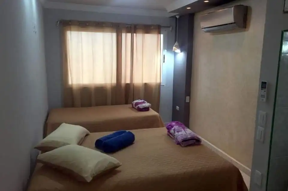 Playa Larga, Ciénaga de Zapata, 43000, Matanzas, Cuba. Tenemos 2 habitaciones independientes, con su baño privado, agua fría y caliente las 24 horas. Reservas online, Hostal Joaquinillo Room 1.