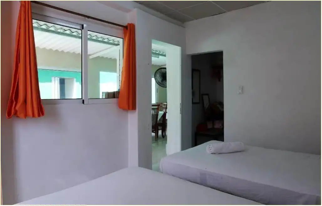 Playa Larga, Ciénaga de Zapata, 43000, Matanzas, Cuba. Ubicada frente a la playa, dos habitaciones independientes del resto de la casa con entrada autónoma.. Reservas online, Casa Sol de Bahía, Room 1.