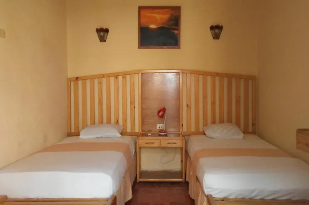 Duran s Guesthouse. Acogedora casa a tan solo 2 cuadras del Parque Agramonte y de la Plaza del Carmen recibirá un trato personalizado.. Reservas online, Duran Guesthouse Room 2.