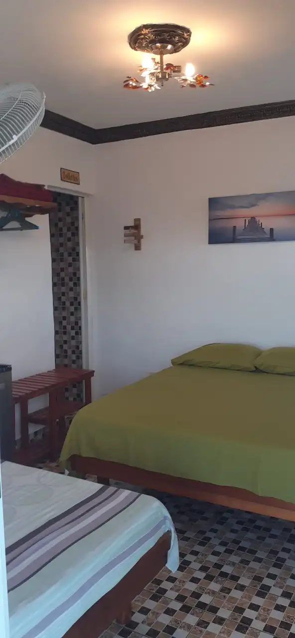 Santa Clara Cuba 50100. Al alcance de los lugares de interés socio-cultural e histórico y a la mano de la rica vida nocturna de la ciudad.. Reservas online, Hostal «Ana y Arley. Vistas maravillosas»2.