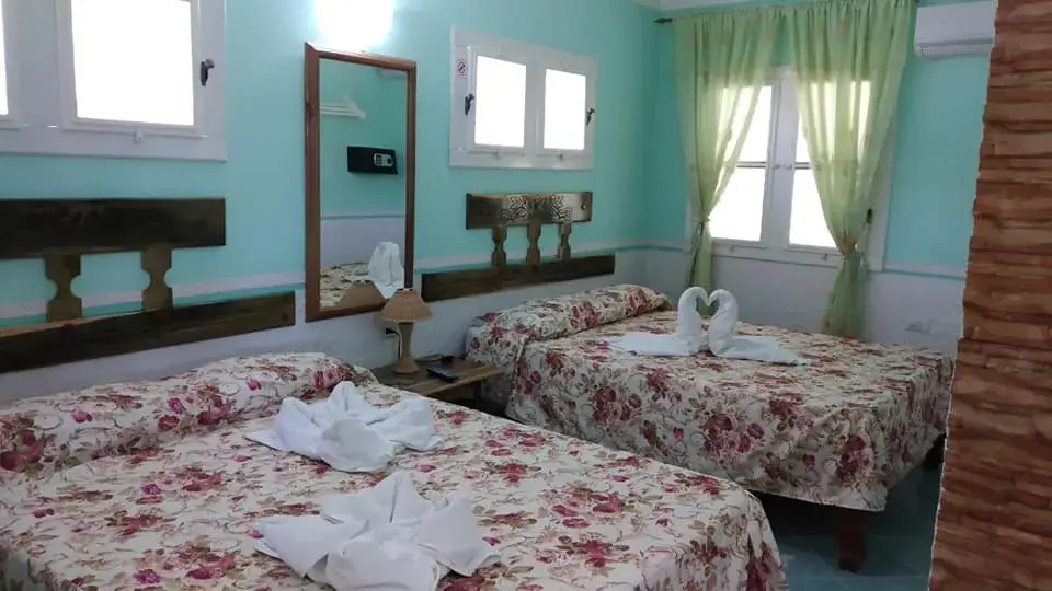 Playa Girón, Ciénaga de Zapata, Matanzas, Cuba.. Cómoda, tranquila, rodeada de naturaleza donde podrá disfrutar del canto de los pájaros y la brisa del mar.. Reservas online, Hostal Rachel Room 1.