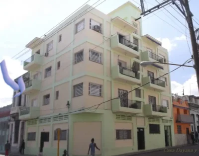 Casa Dayana y One, (Habit, 1)