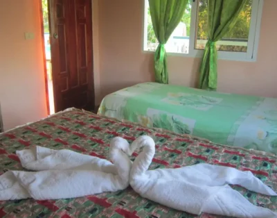 Hostal Villa Rosita | Habitación Triple con Desayuno
