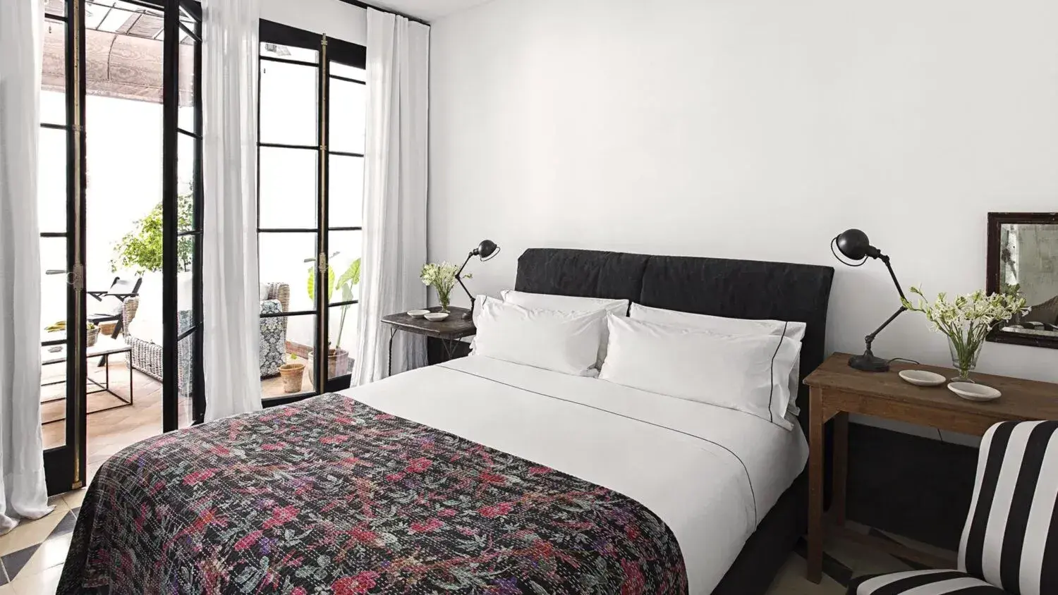 Loma del Ángel, Rosa Sandoval en Habana Vieja, La Habana, 10100, Cuba. Suites están amuebladas con un diseño contemporáneo, incluida una Suite Terracee en el último piso que disfruta de una terraza privada.