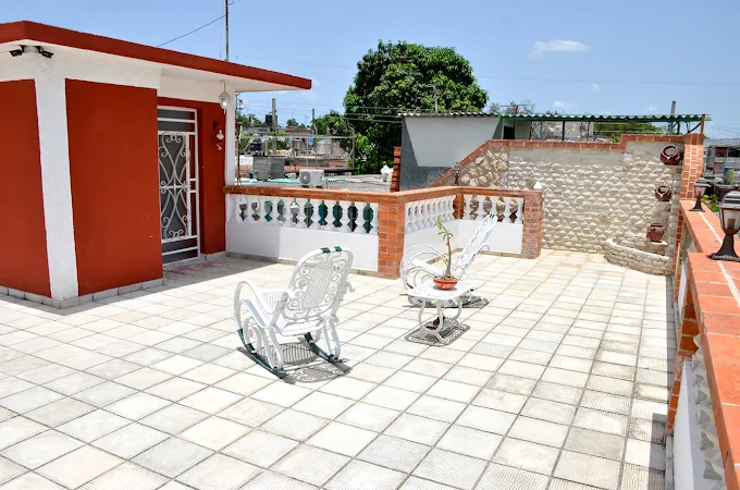 Boyeros, La Habana. Cuba. En este alojamiento se respira tranquilidad: ¡relájate con toda la familia! De igual forma estamos muy cerca de las terminales de aeropuerto.. Reservas online, Casa Migaby Room 1.