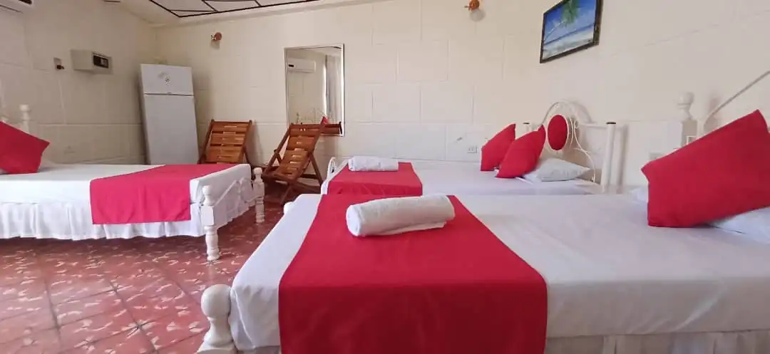Playa Girón, Ciénaga de Zapata Playa Girón, Cuba. Ofrece alojamiento con bar Y aparcamiento privado GRATUITO?. Reservas online, Hostal El castillito Girón Room 1.