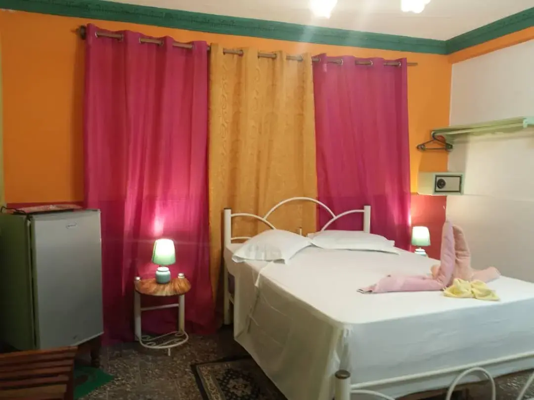 Lamparilla 324 / aguacate y Compostela habana vieja, Ubicada en la popular Habana Vieja, la casa pone a disposición de los huéspedes una habitación privada provista de todo lo necesario. Reservas online, Casa colonial 1715 Room 1.