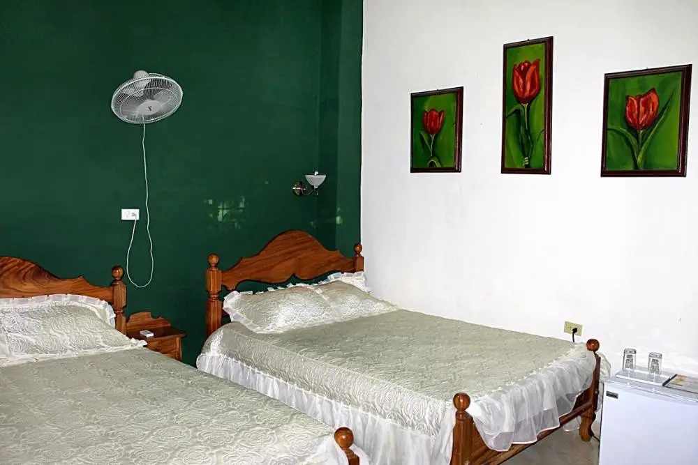 Trinidad, Sancti Spíritus, 62600, Cuba. Hay servicio de habitaciones y un salón compartido a disposición de los huéspedes. 257 A entre calle San Procopio y calle Santo Domingo Trinidad. Reservas online, Hostal Sra Teresa, Room 1.