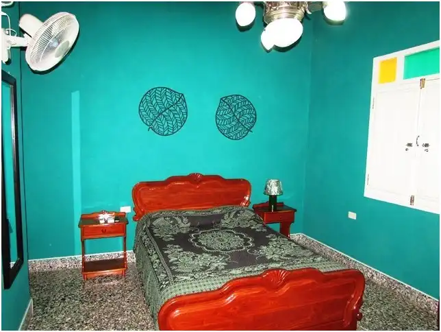 Hostal Paraiso. Habitación #2 en Sancti Spíritus, 60100, Cuba. A solo 15 metros del Parque Central de la Ciudad, habitaciones ventiladas, amplias y total privacidad..