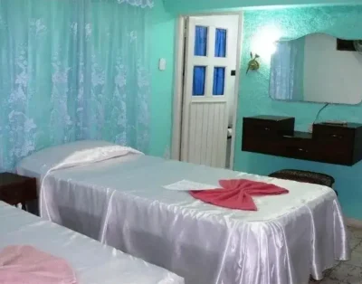 Hostal La China y Raúl Bayamo
