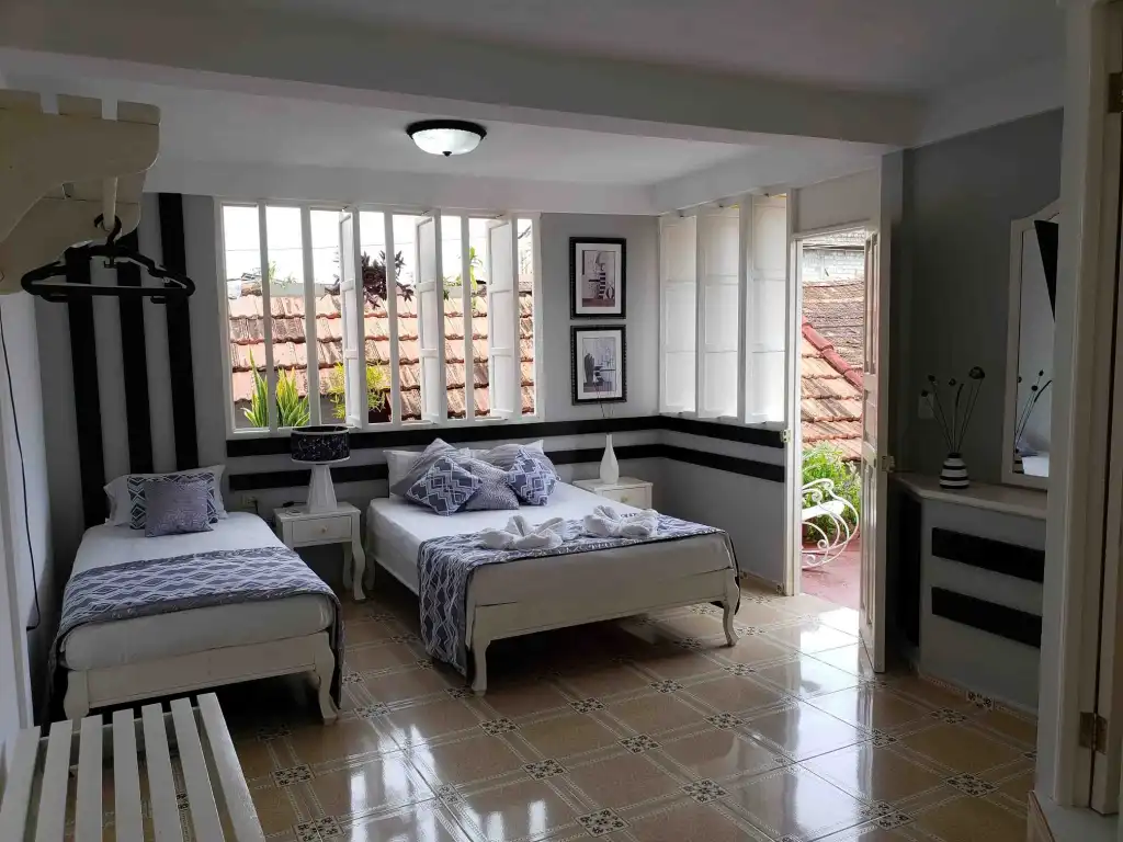 Baracoa, Cuba, 97310. Este establecimiento se encuentra en Baracoa a 1500 mt de Playa.  Ofrece alojamiento con aire acondicionado.. Reservas online, Casa Ruben Baracoa Cuba.