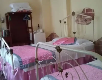 Hostal el Oasisabel, Habitación Rosa