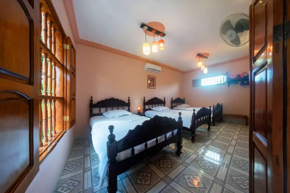 Trinidad, Sancti Spíritus, 62600, Cuba. El baño es privado, ubicado en el interior de la habitación. Reservas online, Hostal de la Viña Toledo, Room 3.