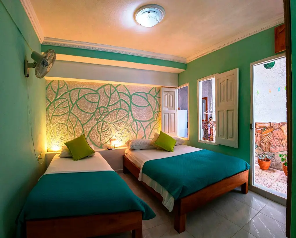 Trinidad, 62600, Cuba. poseemos de una hermosa terraza dónde podrá observar una maravillosa puesta del sol. Reservas online, Hostal Omara en Trinidad, (Habitación 1).