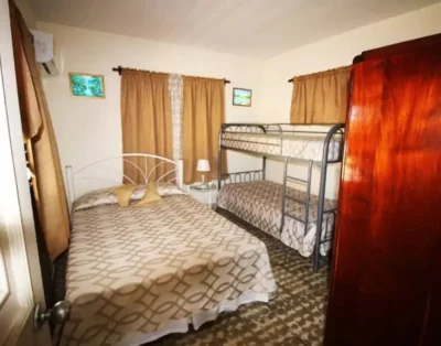 Hostal Mercy, (Dormitorio 1)